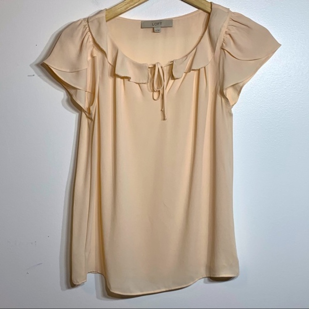 EUC Adorable LOFT Ruffle‎ Neckline & Sleeve Blouse